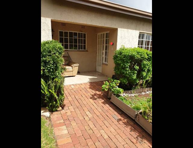 1 BEDROOM PROPERTY TO RENT IN BEDFORD PARK